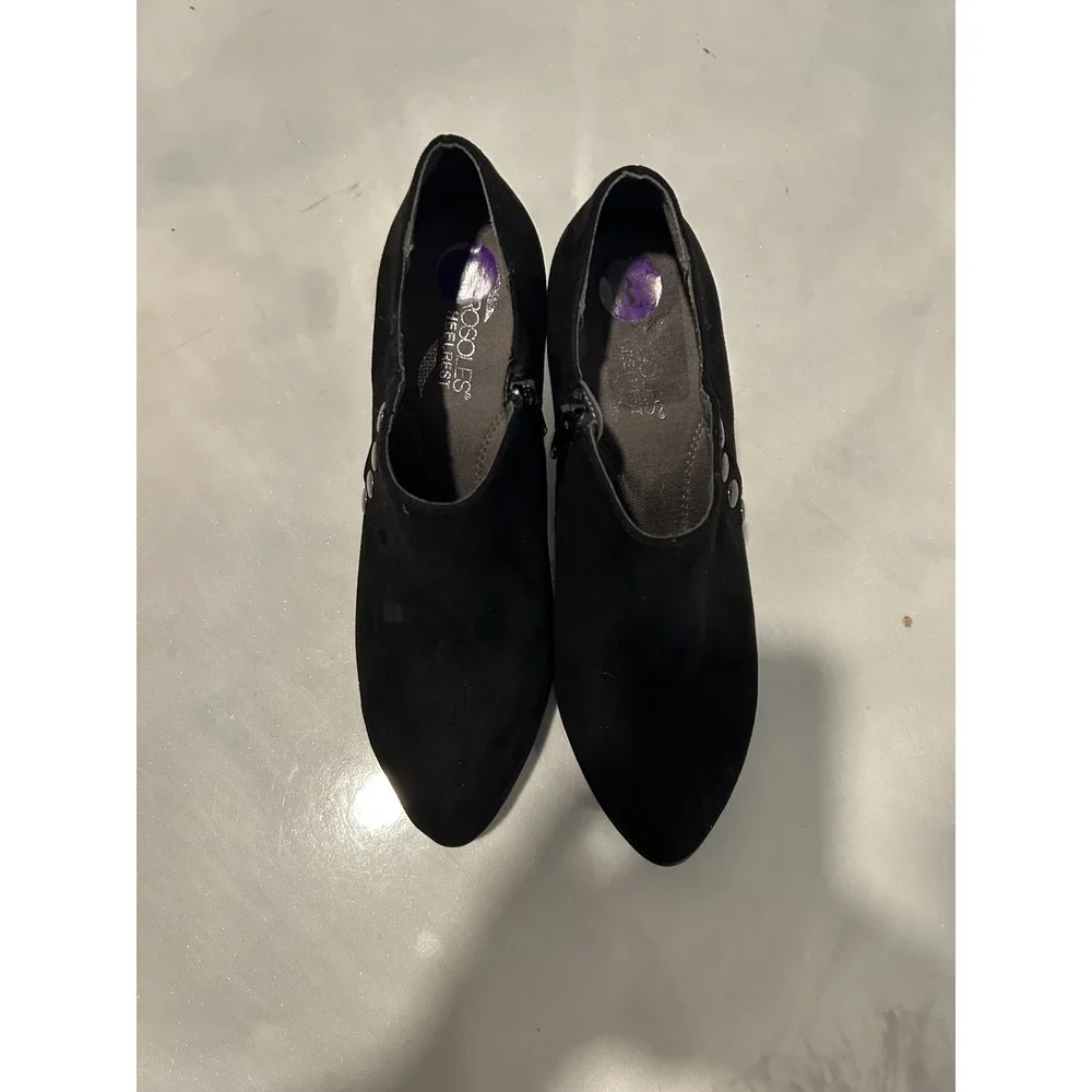 Womens Black Suede Ankle Booties Side Zip Stacked Heel Stud‎ Detail Size 8.5